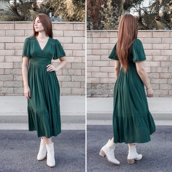 NEW! The Naomi Lace Inset Midi Dress ✨ - Picture 3 of 3